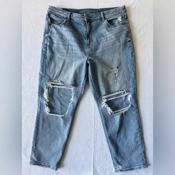 American Eagle Outfitters Light Blue Distressed Mom Jeans Plus Size 16 Short - Picture 1 of 5